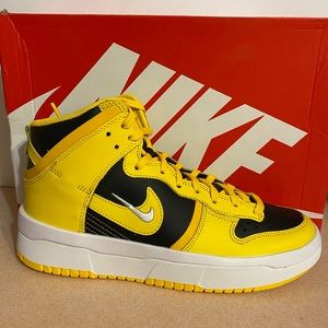 WOMENS  Nike dunk high up black/varsity maize SZ 10